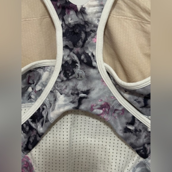 Lululemon: Women’s Sleeveless Top- Size 4 - Picture 5 of 10